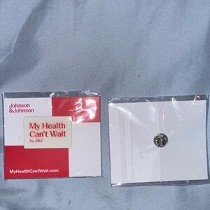 Johnson & Johnson My Health Can't Wait Button pin nurse doctor healthcare unisex